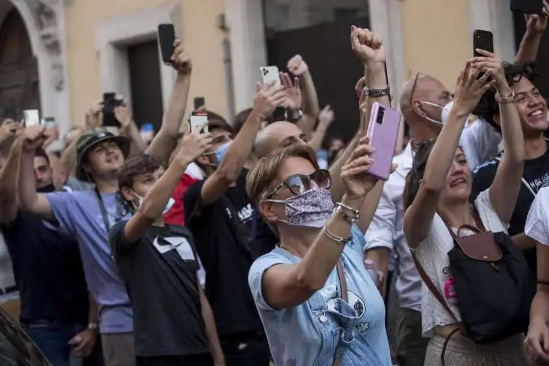 la nazionale festeggia sul pullman 65