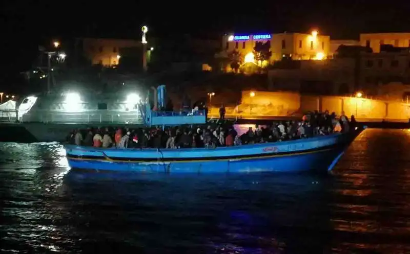 lampedusa migranti 7