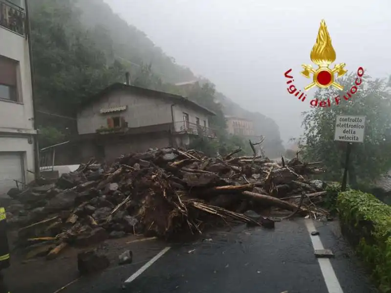 maltempo   esondazioni e piogge in provincia di como  3