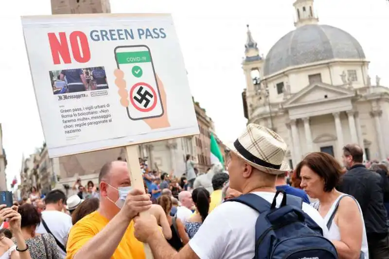 manifestazione contro il green pass a roma18