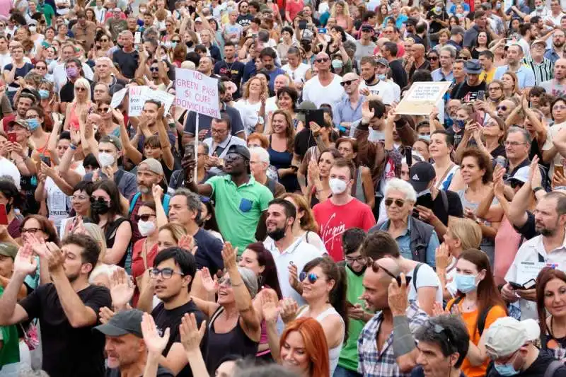 manifestazione contro il green pass a roma19