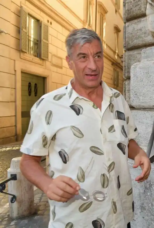 maurizio cattelan  foto di bacco