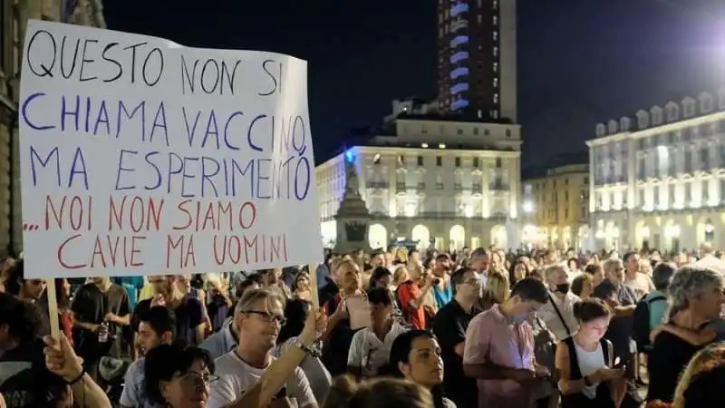 NO VAX IN PIAZZA 