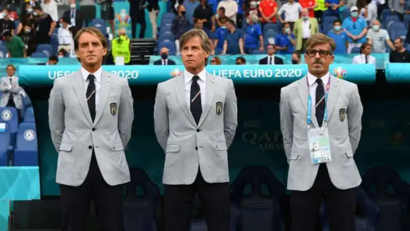 roberto mancini con lele oriali e alberico evani