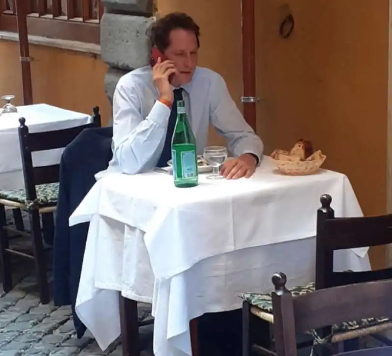 ROMA - JOHN ELKANN AL RISTORANTE 