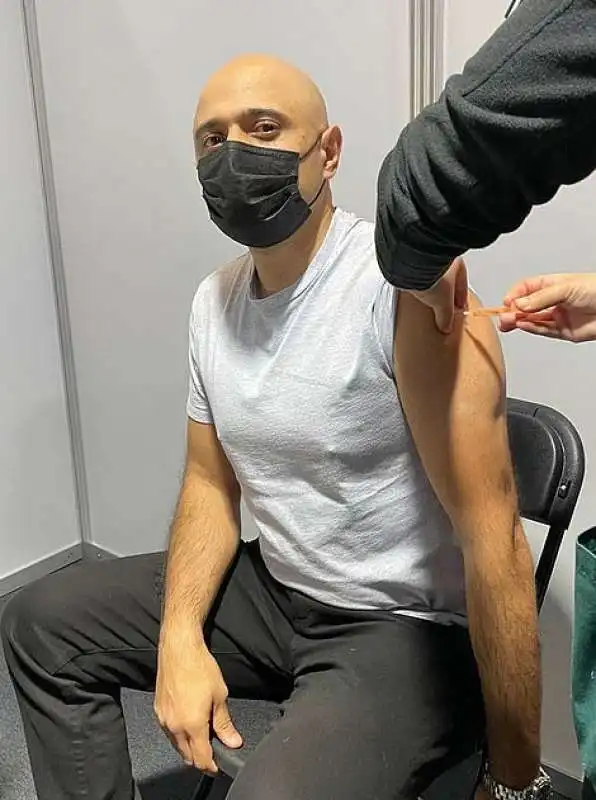 Sajid Javid si vaccina prima dose