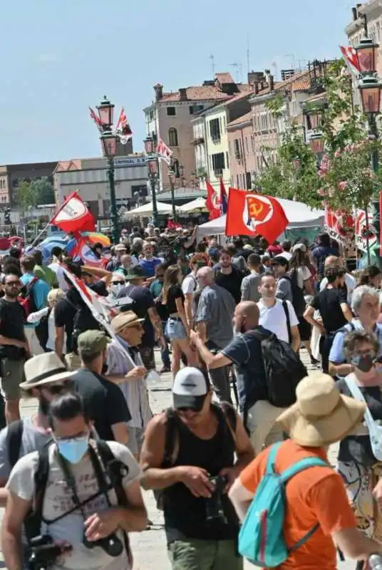 tensione al g20 tra manifestanti e polizia 12