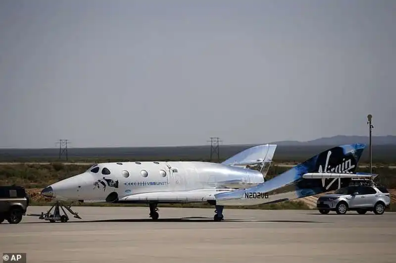 VSS Unity che ha portato Branson nello spazio