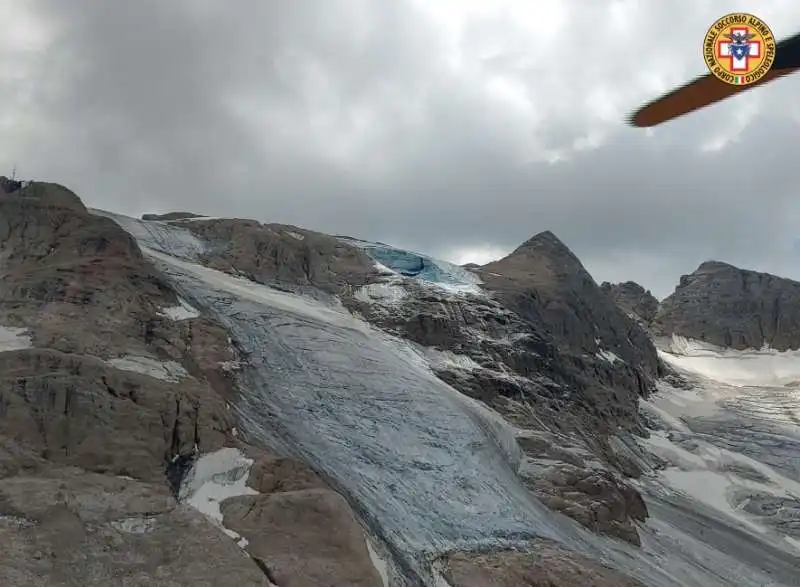 blocco di ghiaccio si stacca dalla marmolada   1