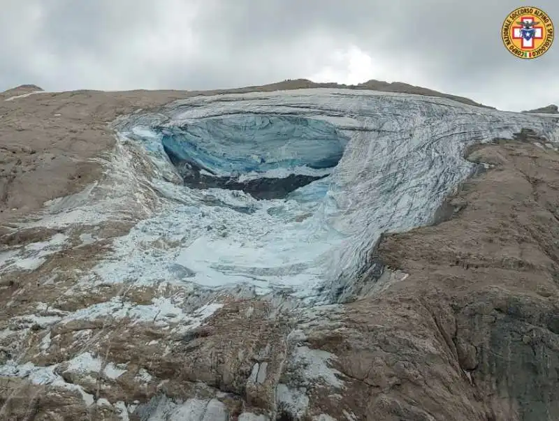 blocco di ghiaccio si stacca dalla marmolada   4