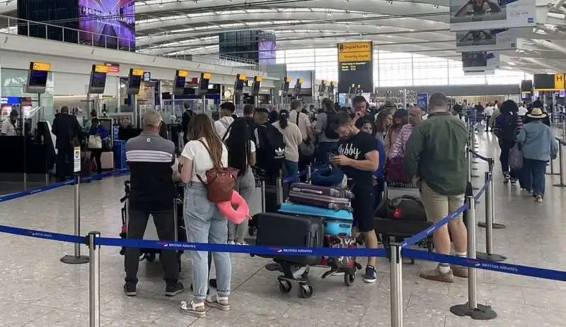 caos aeroporto di londra heathrow   11