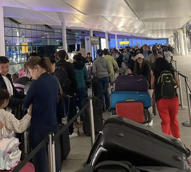 caos aeroporto di londra heathrow   21