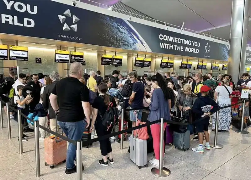 caos aeroporto di londra heathrow   3