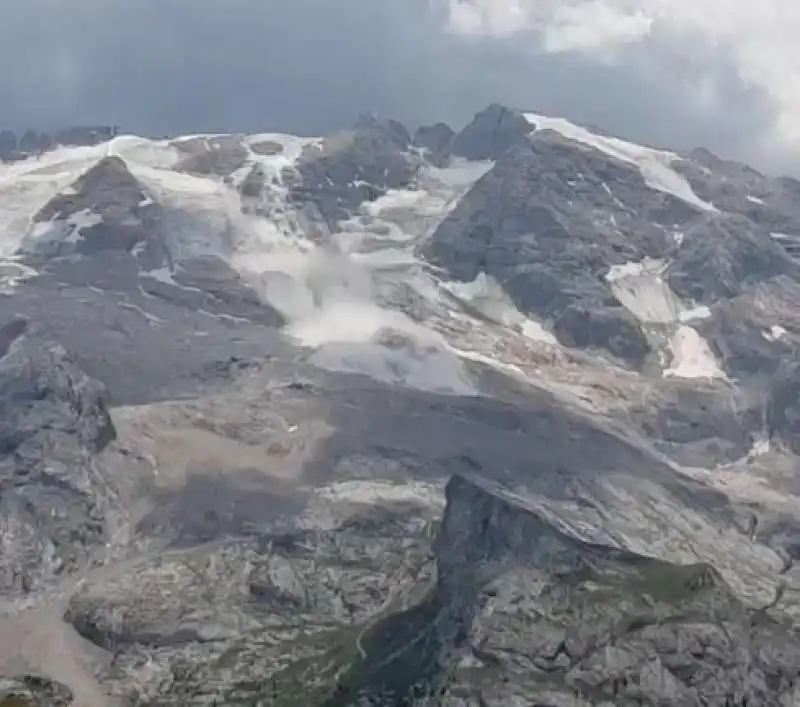 crollo blocco di ghiaccio marmolada   3