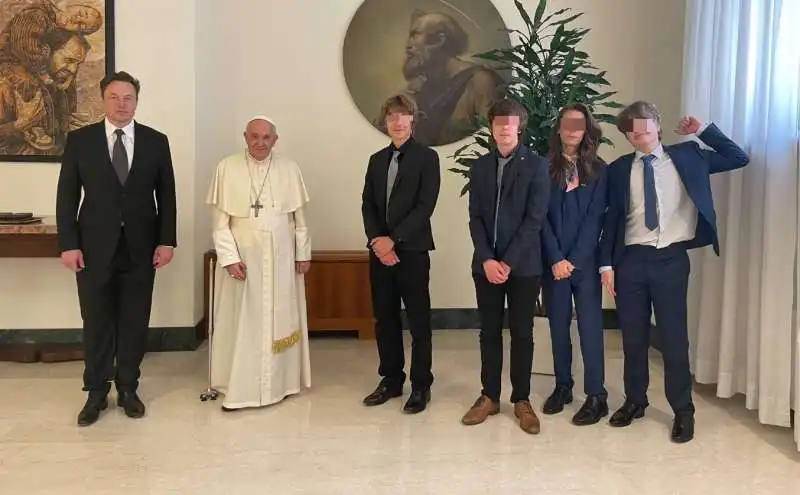 ELON MUSK CON I FIGLI DA BERGOGLIO