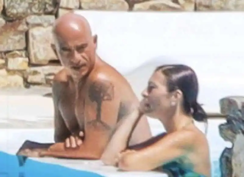 eros ramazzotti in vacanza con una misteriosa mora 4