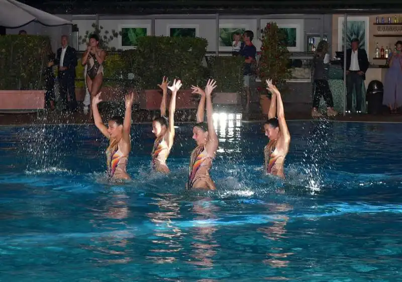 esibizione di nuoto sincronizzato  foto di bacco (12)