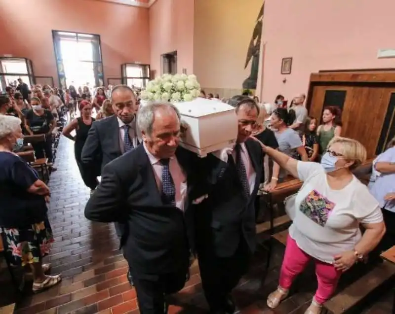 funerali di diana pifferi 7