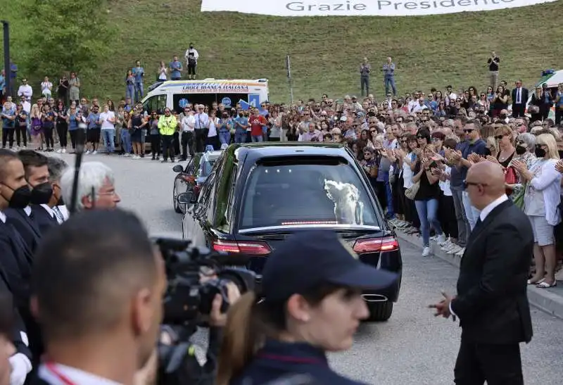 funerali leonardo del vecchio   25