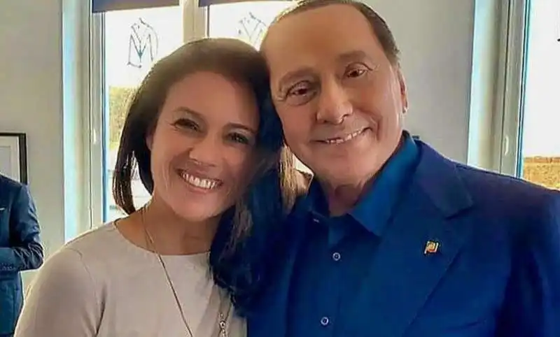 GIUSY VERSACE SILVIO BERLUSCONI 