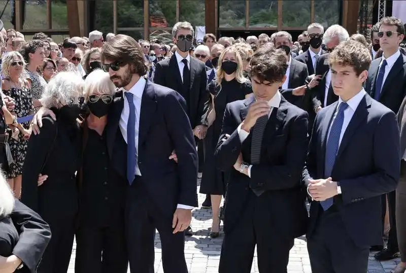 i figli di leonardo del vecchio al funerale del padre