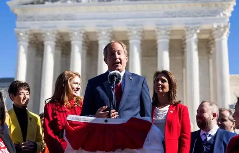 IL PROCURATORE GENERALE DEL TEXAS, KEN PAXTON