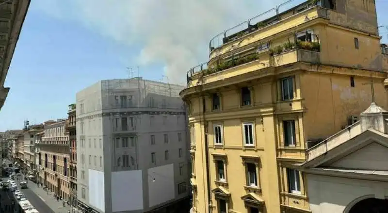 l'incendio visto dal centro di Roma