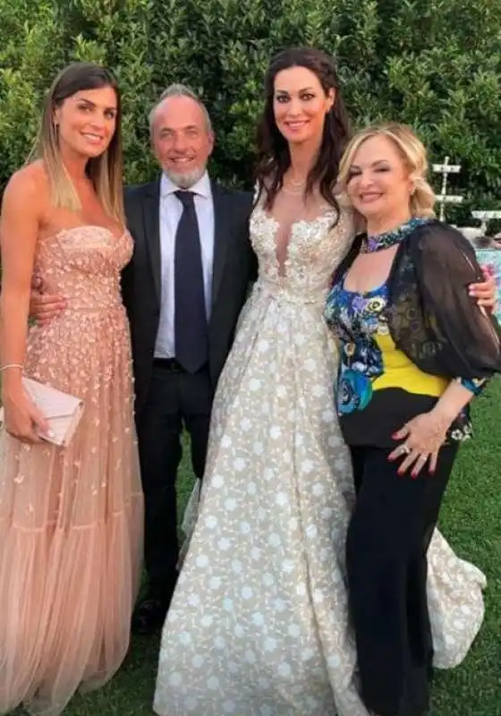 la foto del matrimonio di manuela arcuri pubblicata da Emanuele Puzzilli