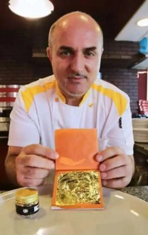 la pizza con la foglia d oro di Robert Nedea 