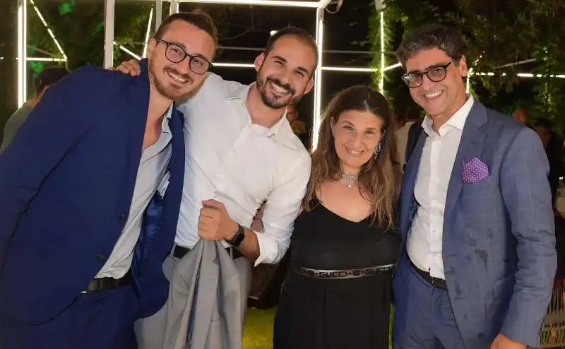 luigi jovino e antonella minieri con amici  foto di bacco