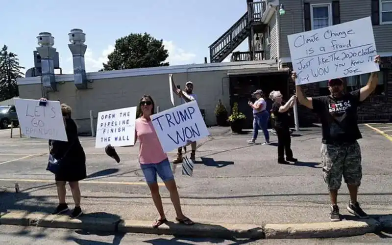 manifestanti pro trump a brayton 