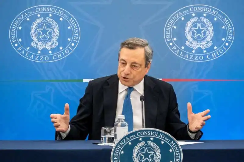 MARIO DRAGHI       . 