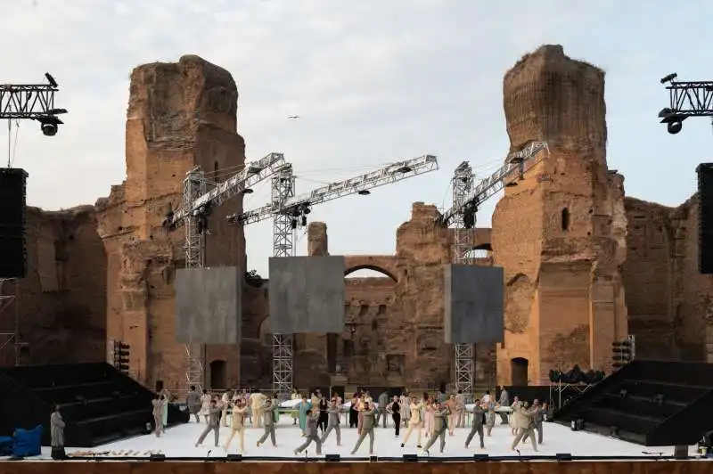 mass alle terme di caracalla   corpo di ballo   ph fabrizio sansoni opera di roma 2022 