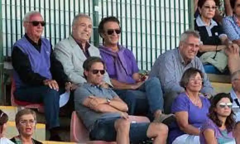 massimo cellino con la maglia viola 