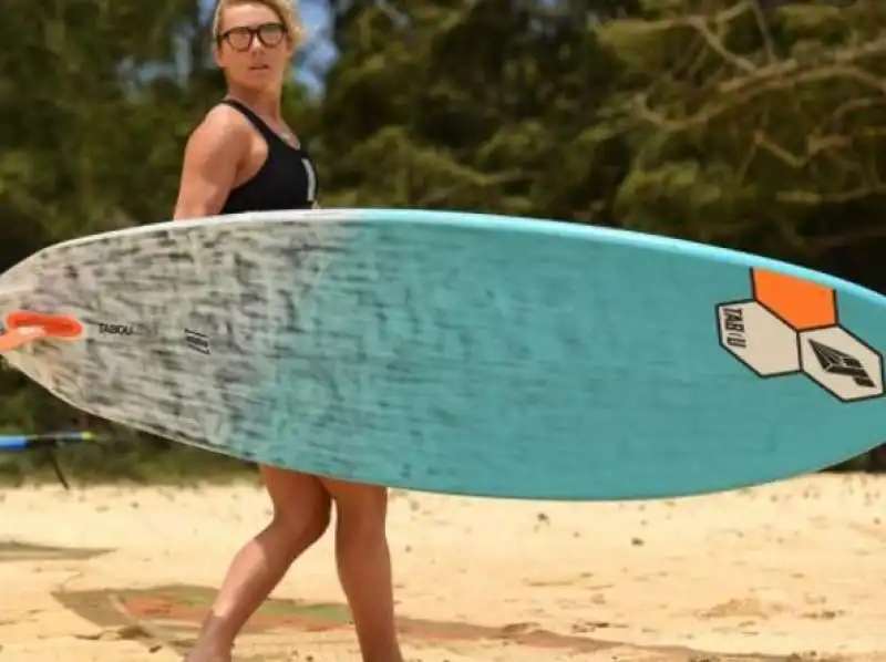 mikaela shiffrin surf 