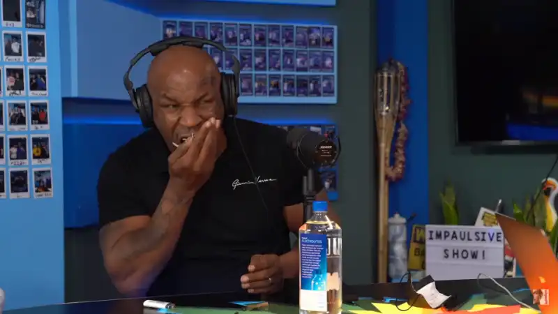 mike tyson mangia funghetti allucinogeni 2