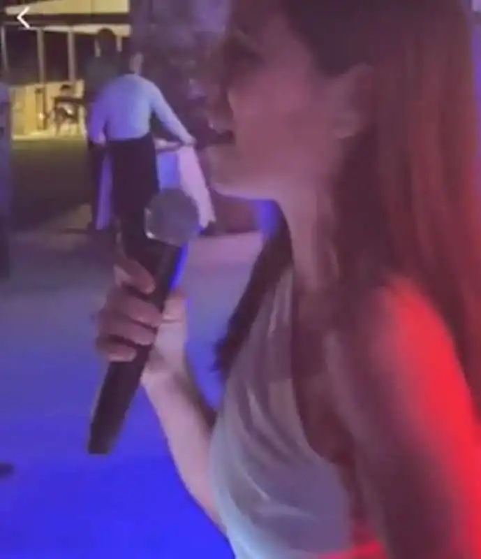  paola turci canta tu si na cosa grande a francesca pascale  