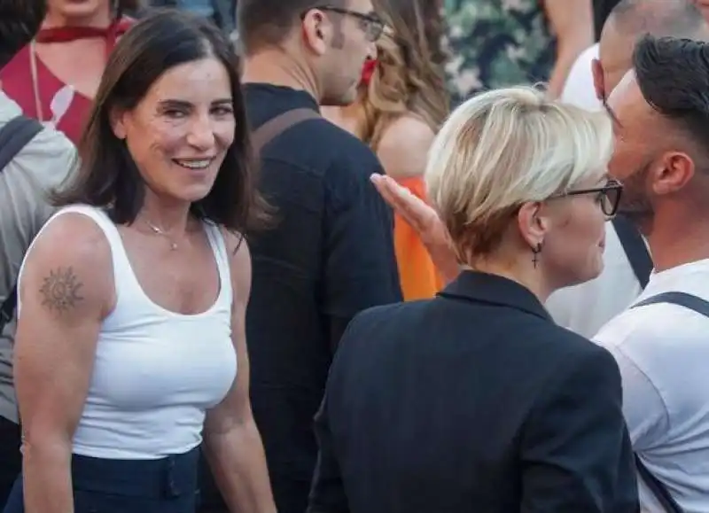 paola turci e francesca pascale al pride di napoli  