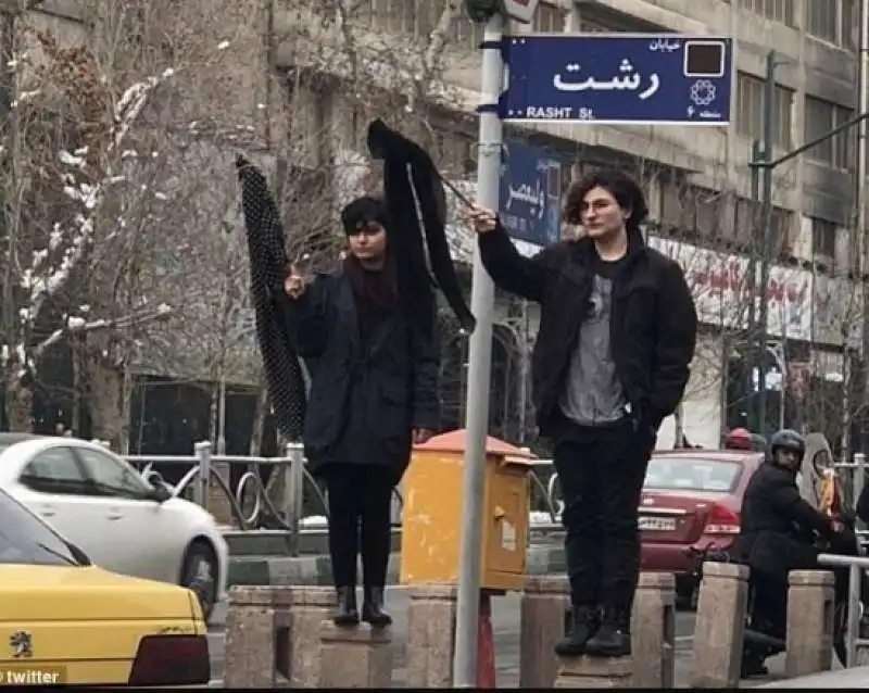 proteste delle donne iraniane contro l hijab 2