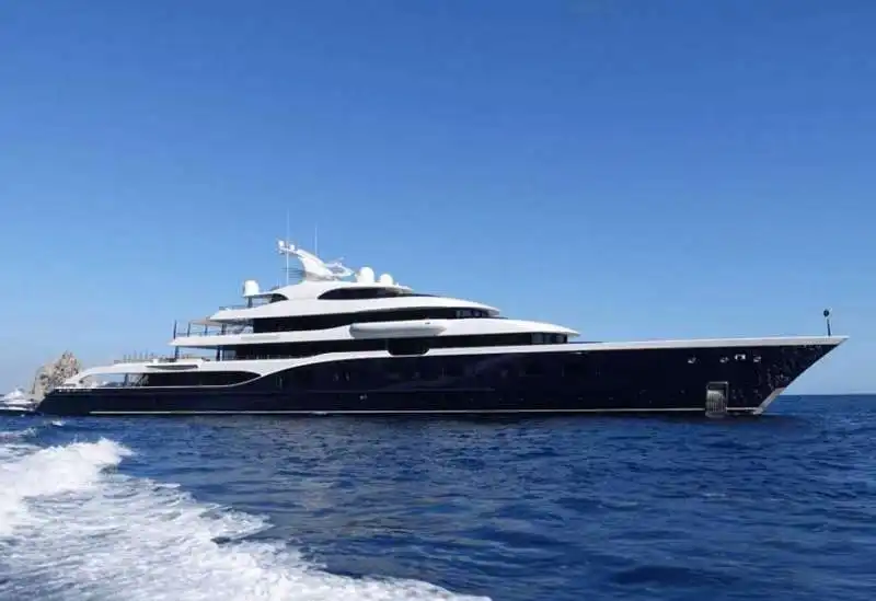 symphony, lo yacht di bernard arnault