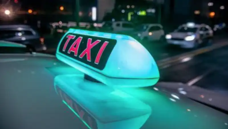 taxi notte milano 