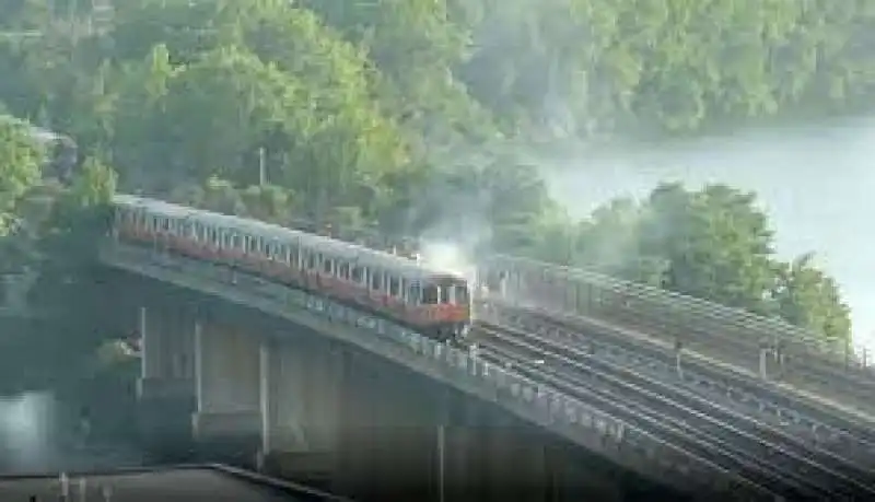 TRENO IN FIAMME A BOSTON 6