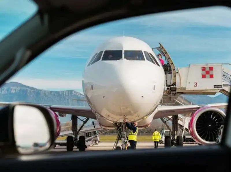 un airbus prima della partenza