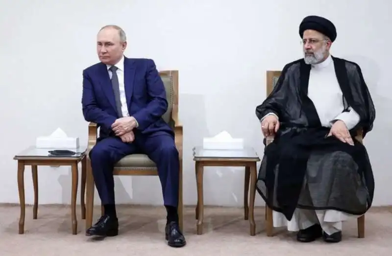 Vladimir Putin  Ebrahim Raisi 