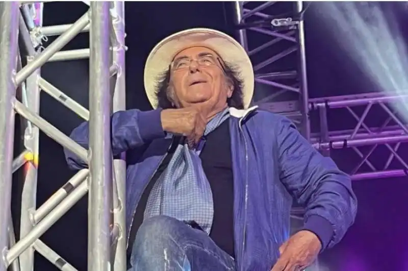 al bano si arrampica su un traliccio a pomigliano d arco