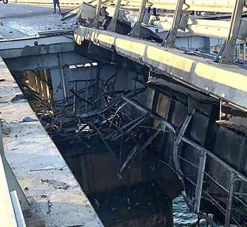 attacco al ponte di kerch, in crimea   17 luglio 2023   9