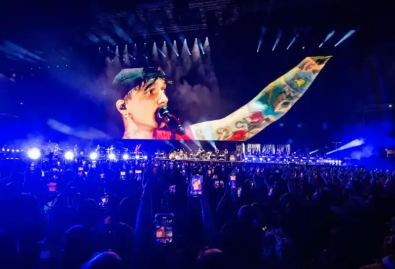 concerto di ultimo allo stadio olimpico