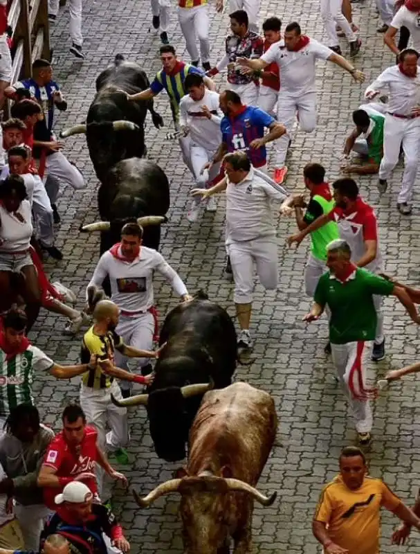 corsa dei tori a pamplona   11