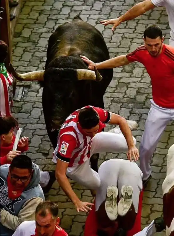 corsa dei tori a pamplona   12