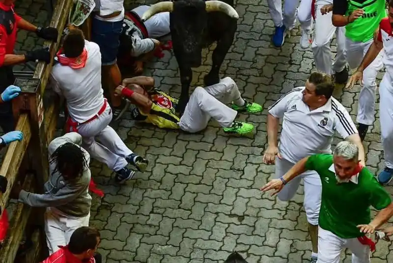 corsa dei tori a pamplona   14